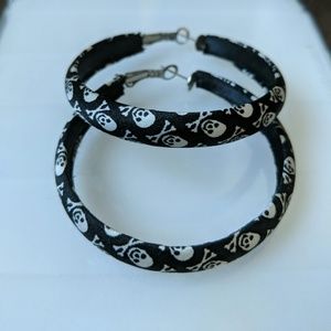Skull hoop earrings